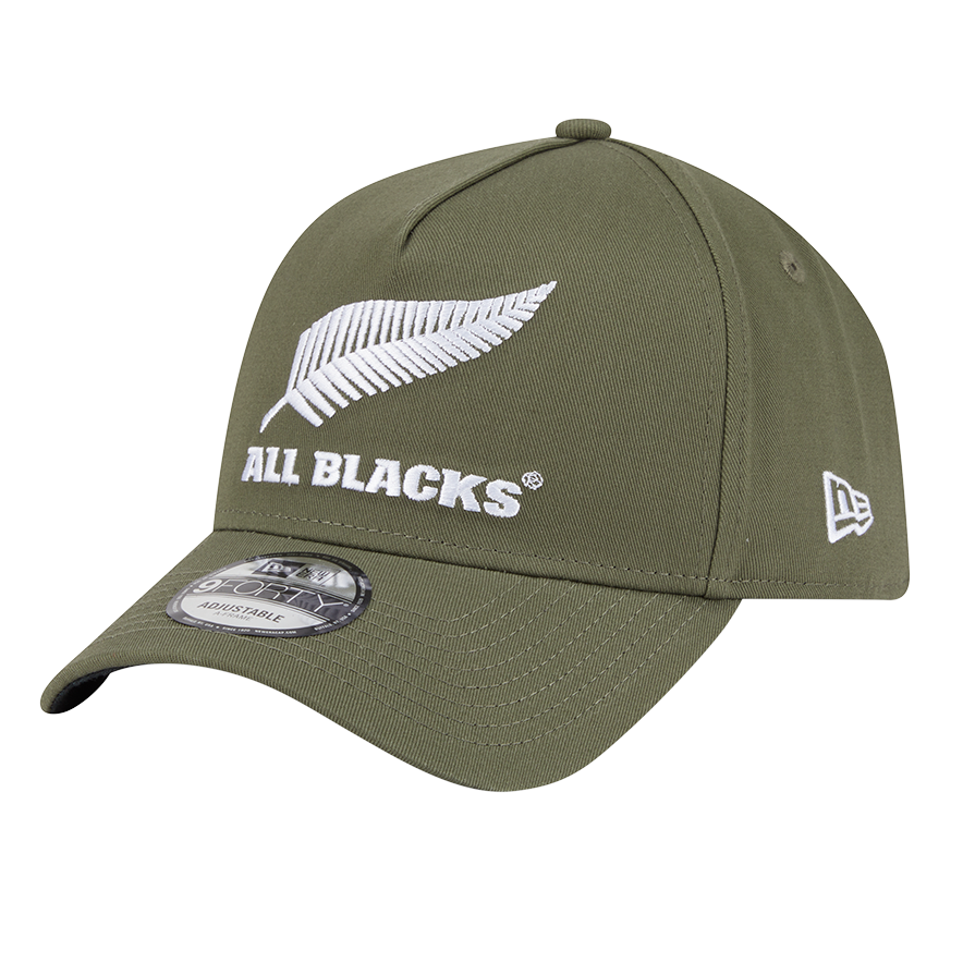70948939_940AF_ALLBLK_NOLV_WHI_BLK_UV_3QL.png