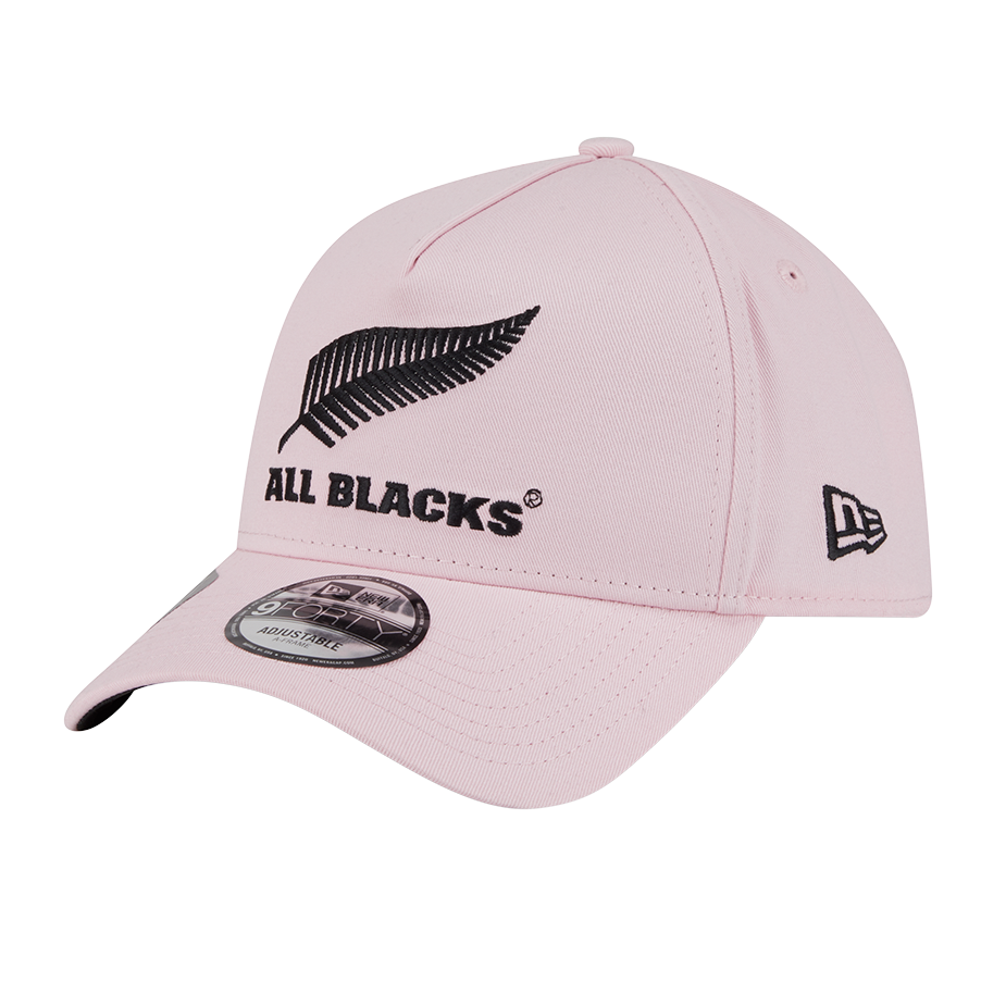 70948944_940AF_ALLBLK_PINK_BLK_BLK_UV_3QL.png
