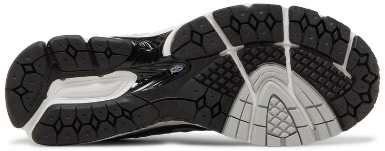 New Balance Men's 860v2 Standard (D) Shoe Silver Black