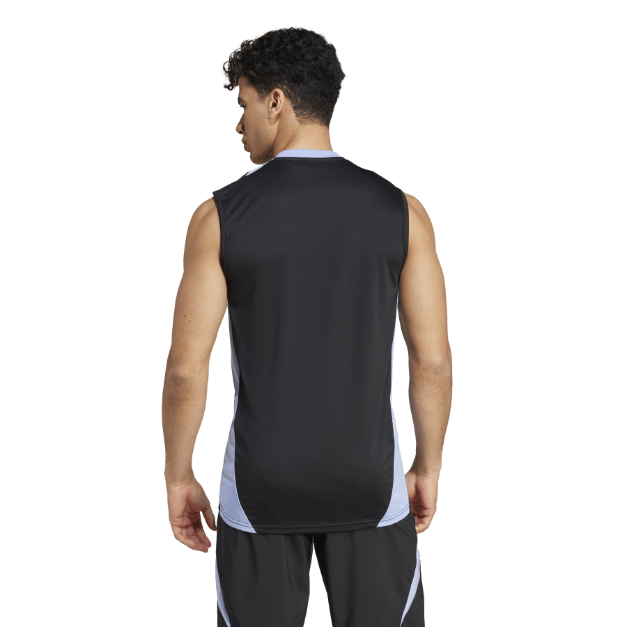 IX0711_5_APPAREL_OnModel_BackView_transparent.png