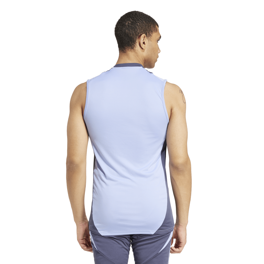 IX0712_4_APPAREL_OnModel_BackView_transparent.png