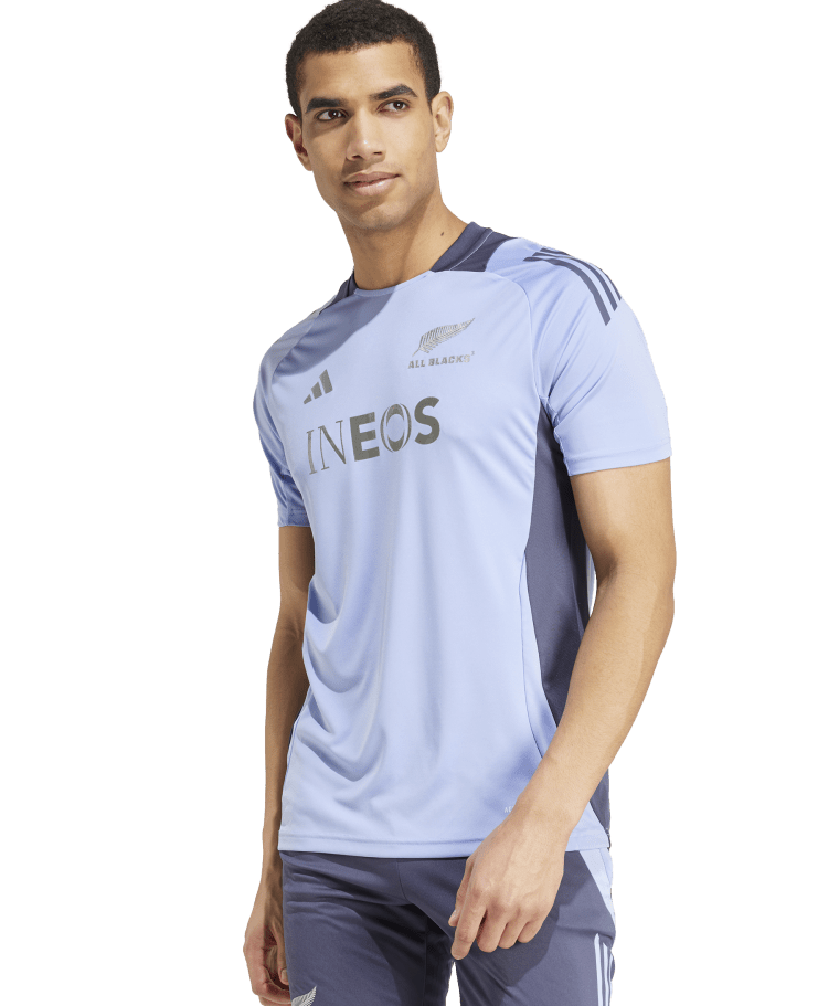 IX0723_1_APPAREL_OnModel_StandardView_transparent.png