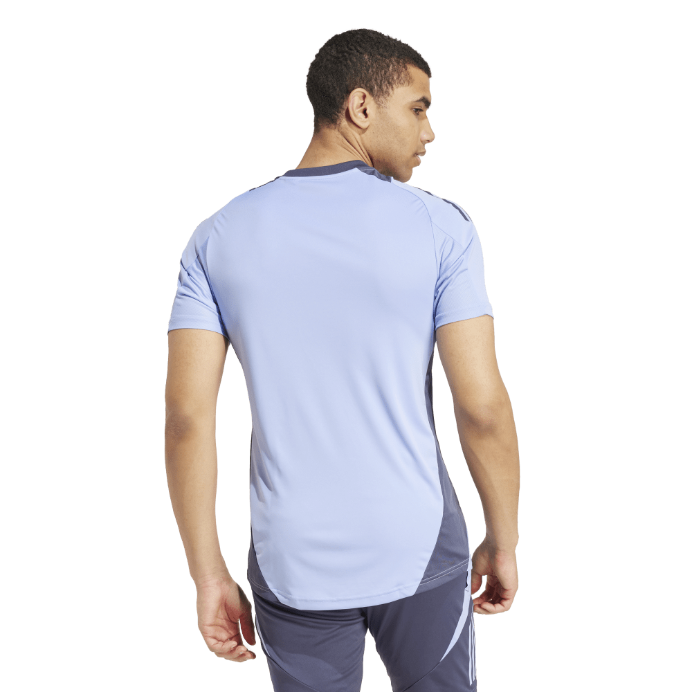 IX0723_3_APPAREL_OnModel_BackView_transparent.png