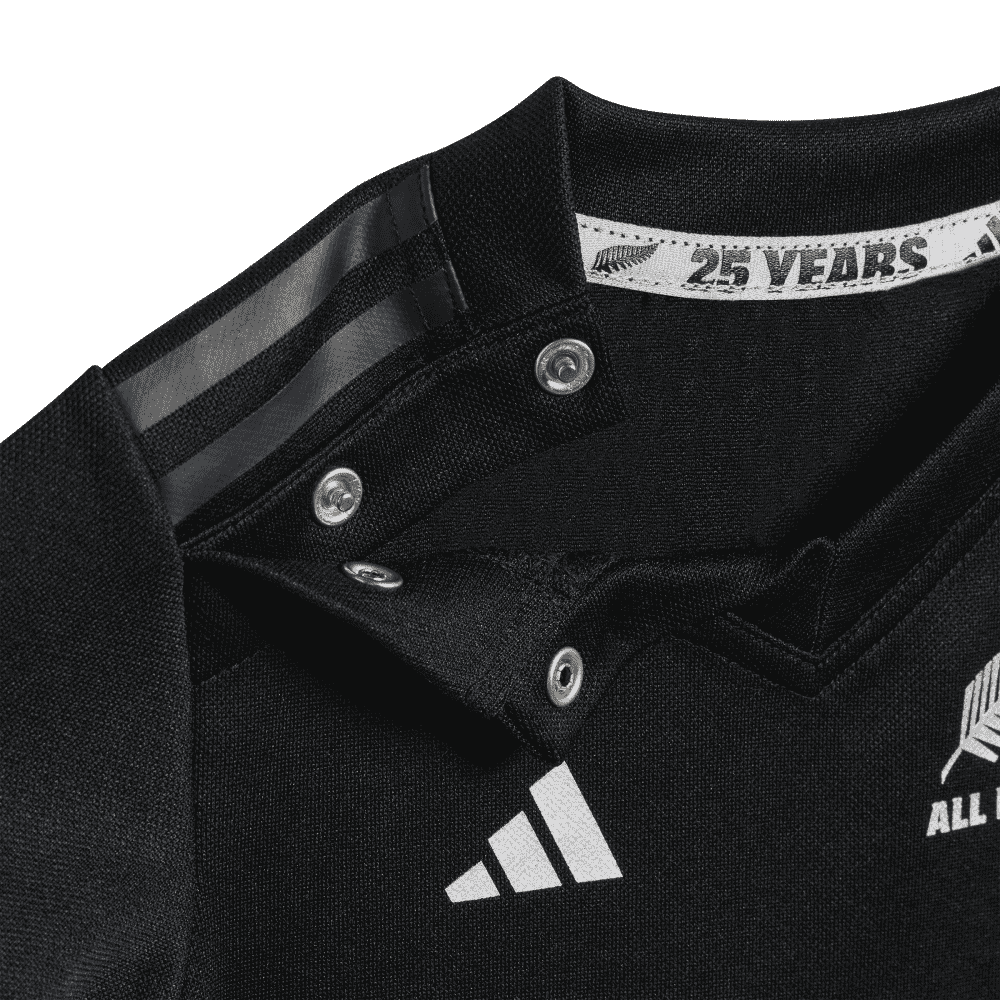 IX3117_4_APPAREL_Photography_DetailView2_transparent_1.png