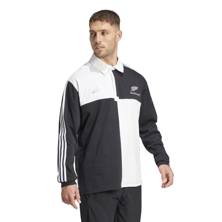 IZ0288_6_APPAREL_OnModel_WalkingView_transparent.png