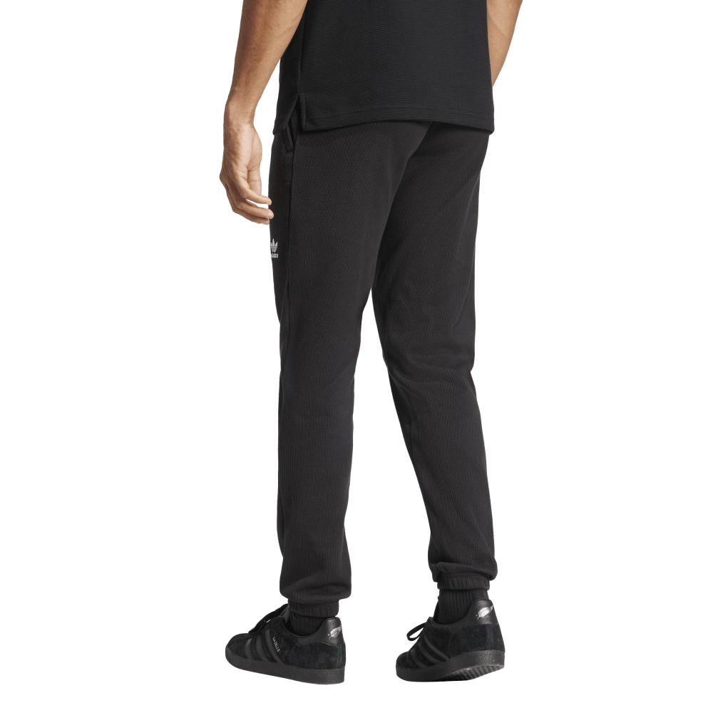 JD4074_4_APPAREL_OnModel_BackView_transparent.png