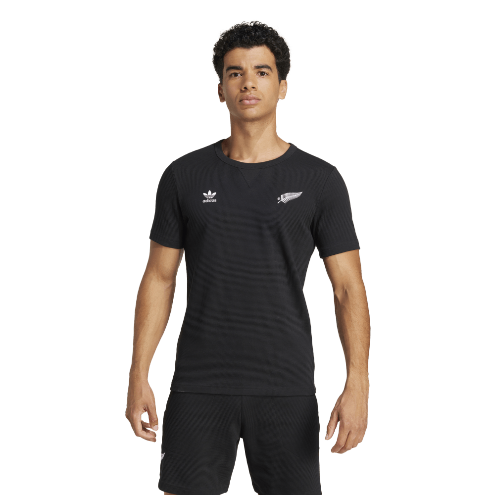 JD4077_2_APPAREL_OnModel_StandardView_transparent.png