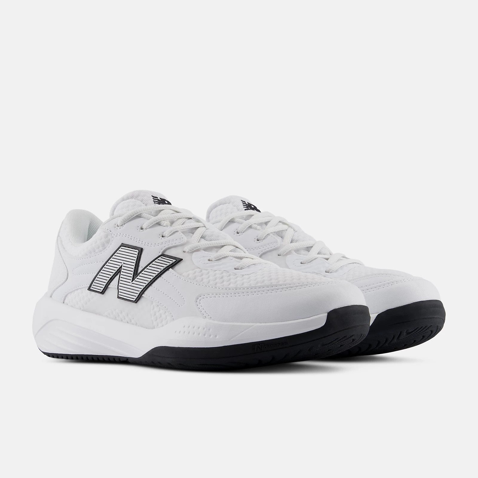 New Balance Women's 696v7 Wide (D) Tennis Shoe White